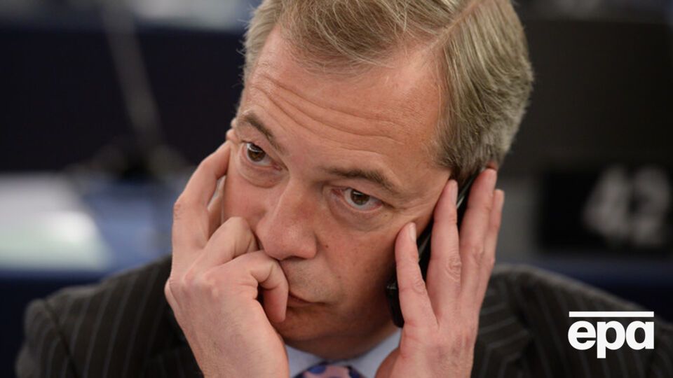 Фарадж, тем не менее, остается депутатом Европарламента от UKIP