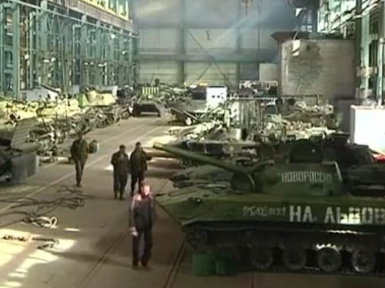 Фото: Ремонт танков в Донецке