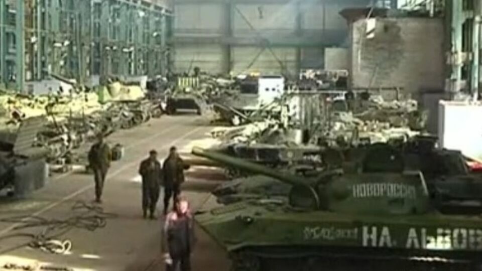 Фото: Ремонт танков в Донецке