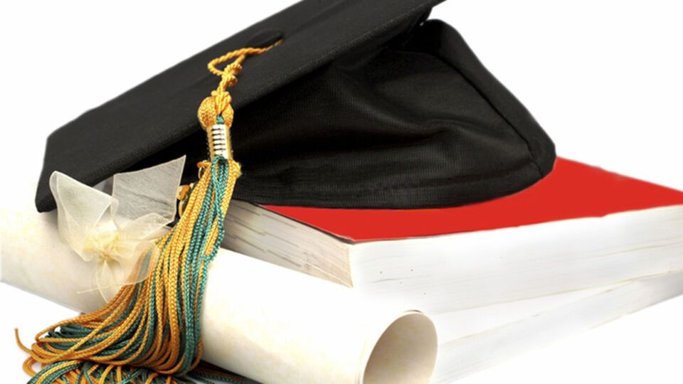 Степень бакалавра он получил в 67-летнем возрасте