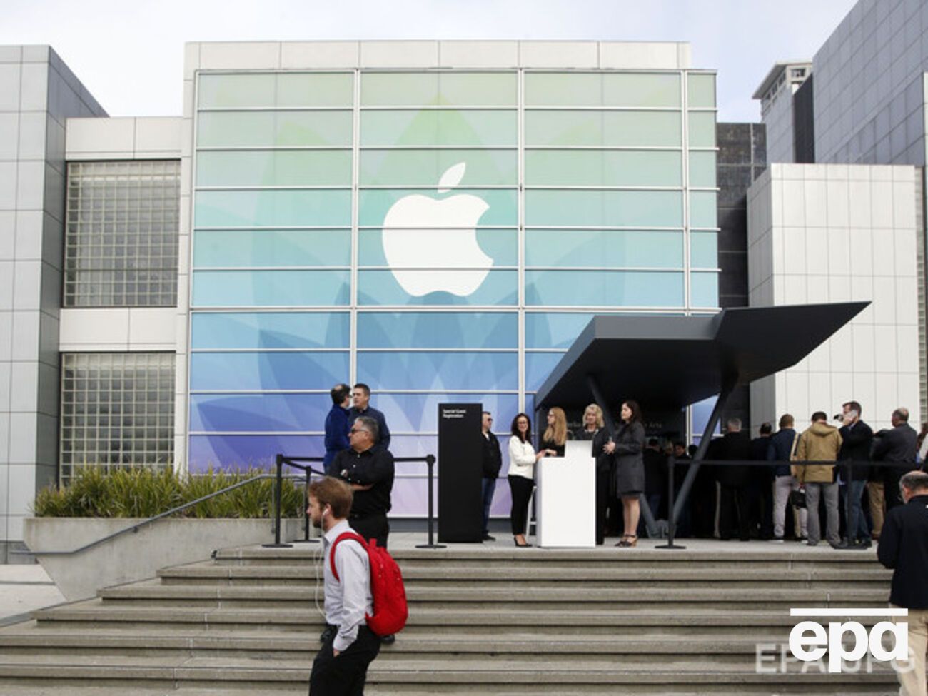 Компания собирает пользовательскую историю поиска, историю посещения страниц, информацию об&nbsp;установке и&nbsp;запуске тех или иных приложений, а&nbsp;также сведения о&nbsp;местоположении