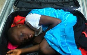 Ребенка перевезли через границу в чемодане