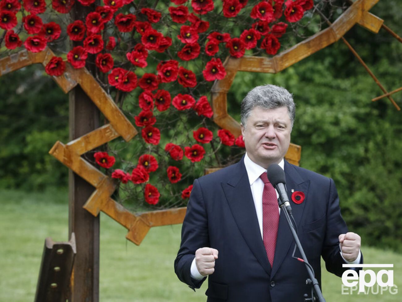 Порошенко считает, что Россия не смогла бы победить нацизм без Украины