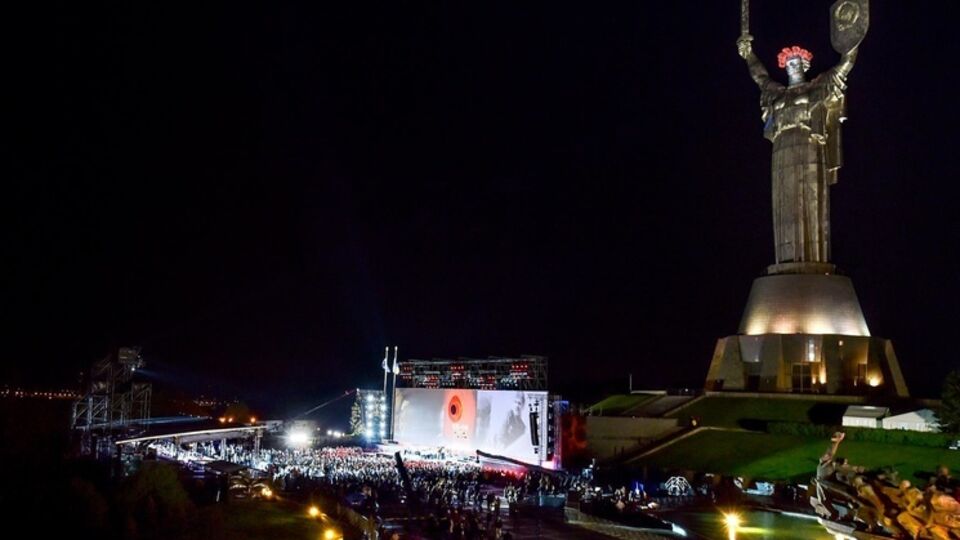 В Киеве возле монумента "Родина-мать" состоялся концерт "Голос героев". Фоторепортаж