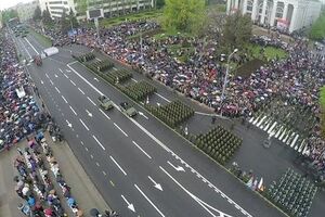 Боевики устроили парады "отведенной" техники. Фоторепортаж