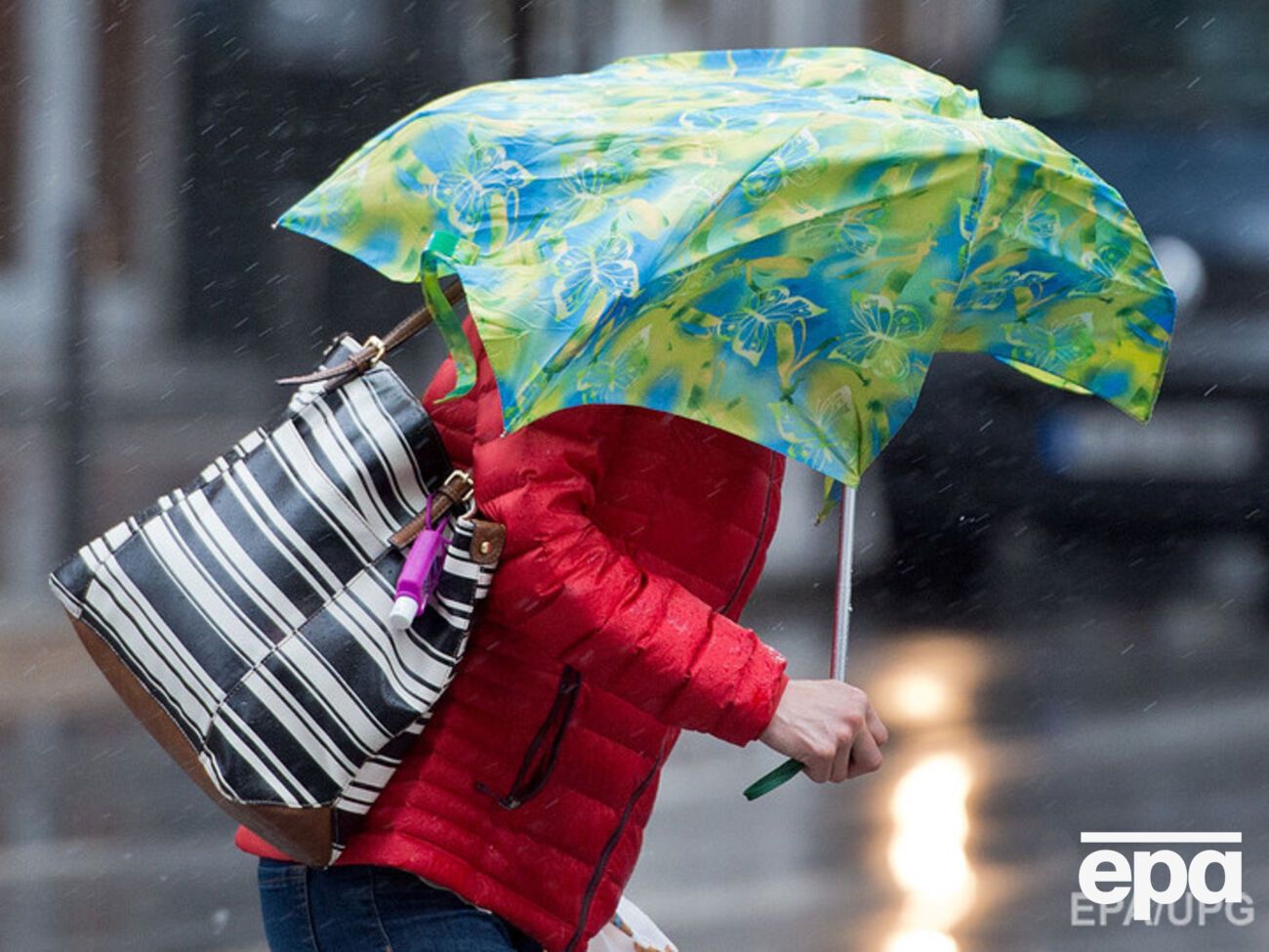 Завтра в Украине сильные дожди, грозы и сильный ветер