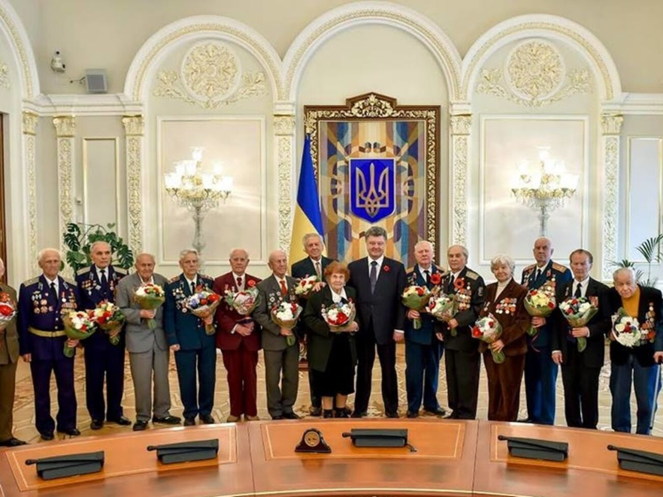 Порошенко поблагодарил ветеранов