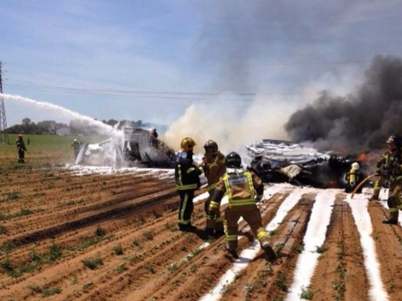 Как минимум два человека выжили в результате крушения самолета в Севилье