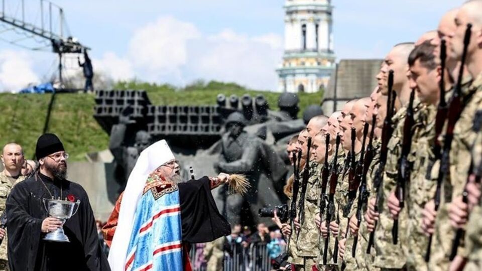 Присяга новобранцев ВСУ в музее Великой Отечественной войны в Киеве