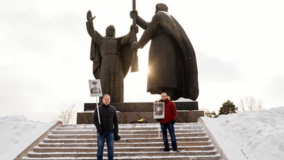 Авторы акции «Бессмертный полк» Сергей Лапенков (слева) и Сергей Колотовкин