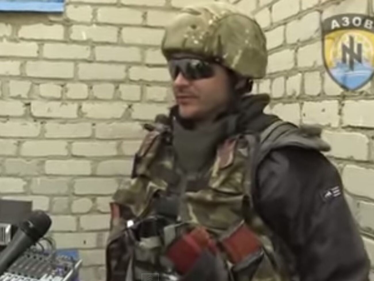 Полк "Азов" поздравил боевиков в Широкино с Днем Победы гимном Украины. Видео