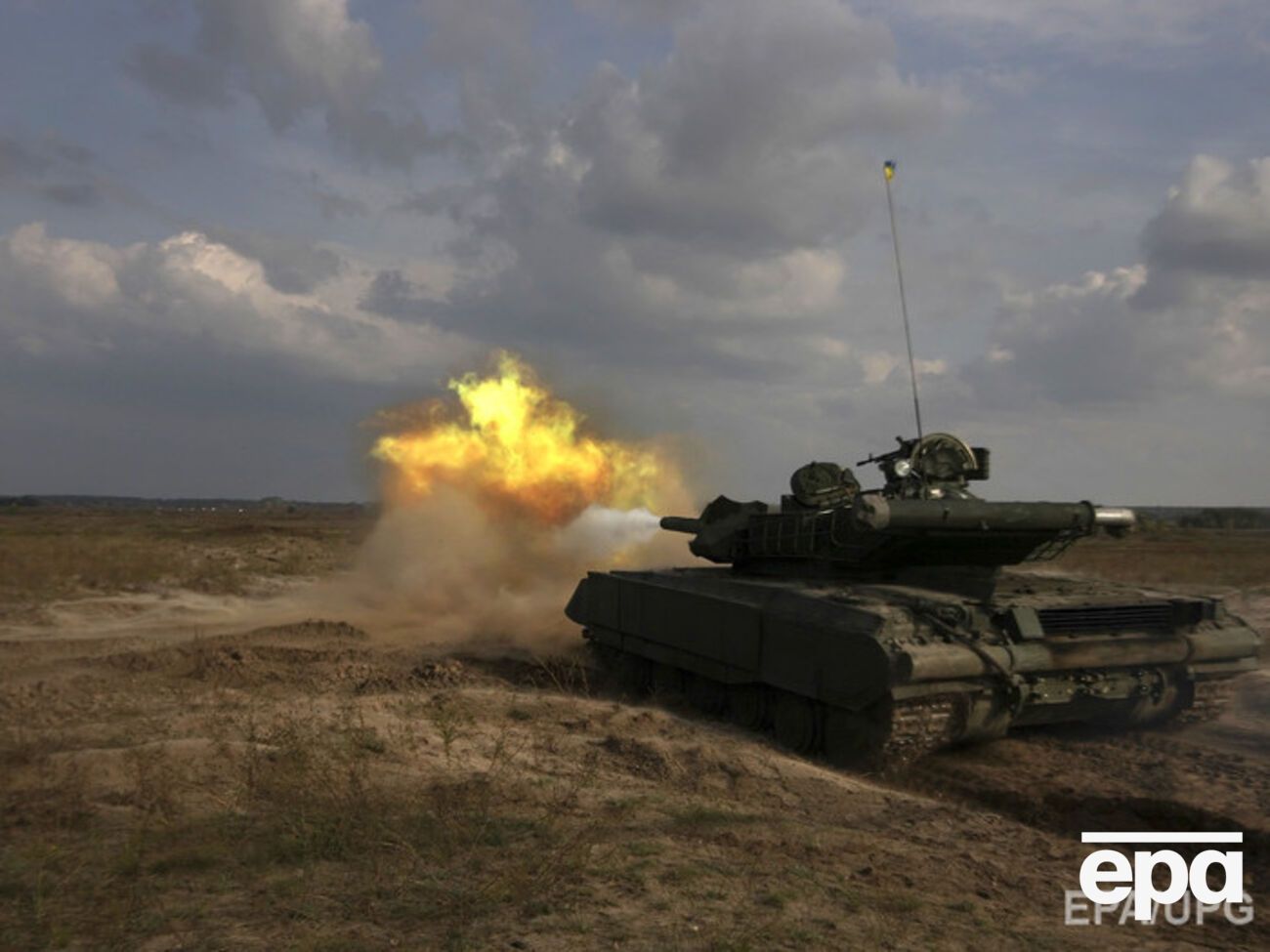 Боевики, нарушая Минские соглашения, обстреливали военных из запрещенного вооружения