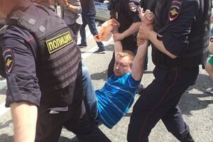 Момент задержания Николая Алексеева российскими полицейскими