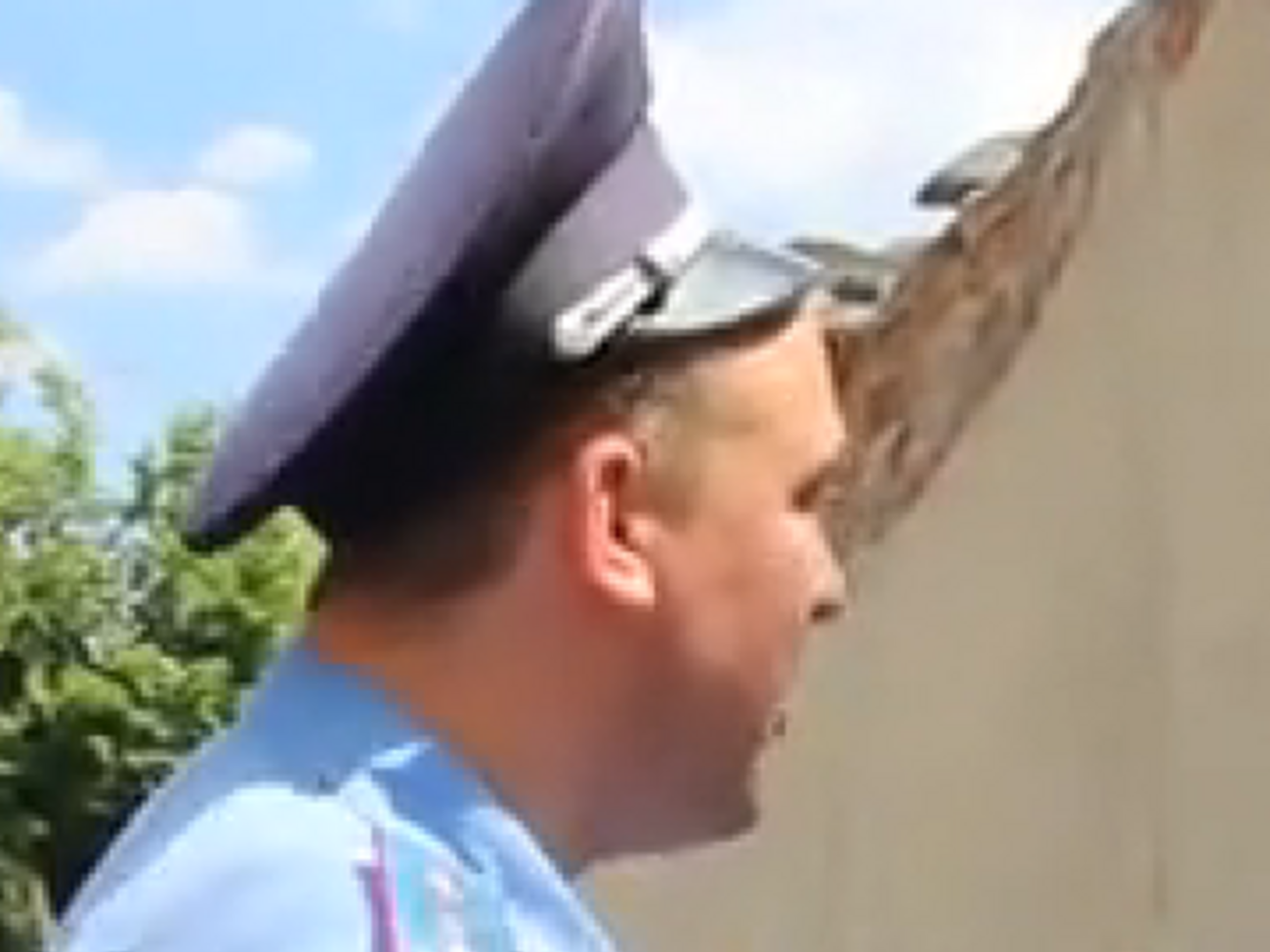 Милиционер&nbsp;требовал, чтобы активисты предъявили документы