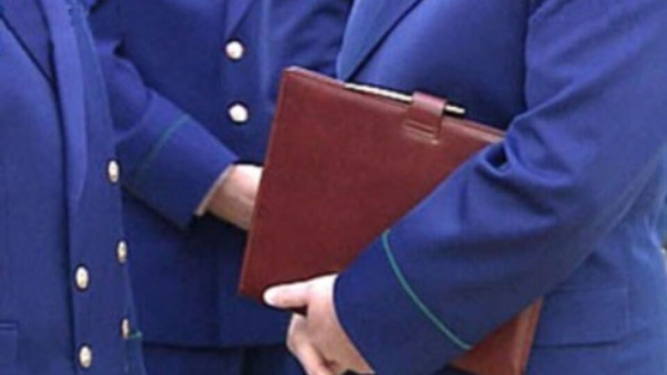 По словам представителей гимназии, изъяли учебники по еврейской традиции --- Торе и Танаху