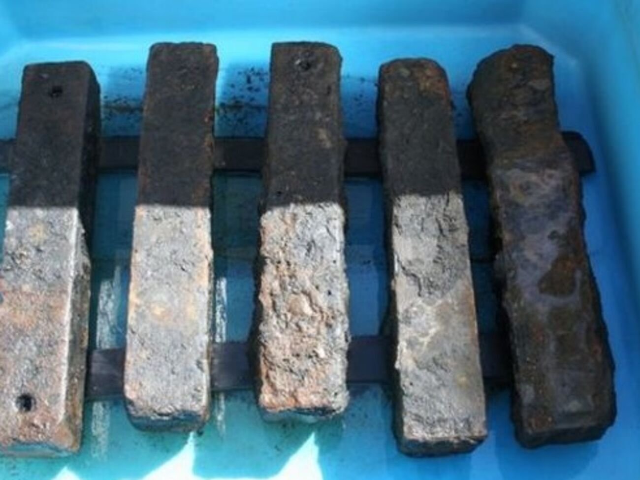 Железные брусья использовались на корабле в качестве балласта