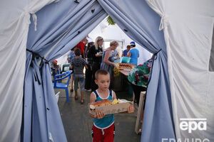 По неофициальным данным общественных организаций, на подконтрольной боевикам территории остается около 2000 детей, лишенных родительской опеки