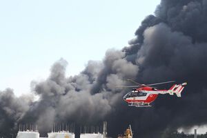 Потушить горящую нефтебазу за весь день так и не удалось