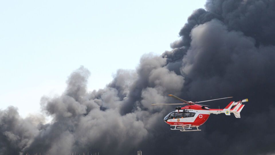 Потушить горящую нефтебазу за весь день так и не удалось