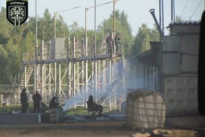 Пожар на нефтебазе под Киевом продолжается