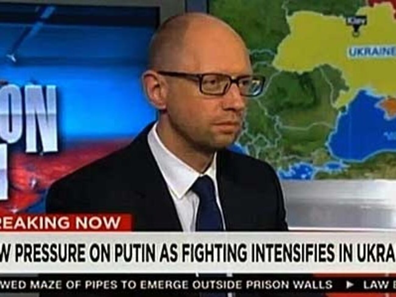 Яценюк подчеркнул необходимость поставок оружия Украине