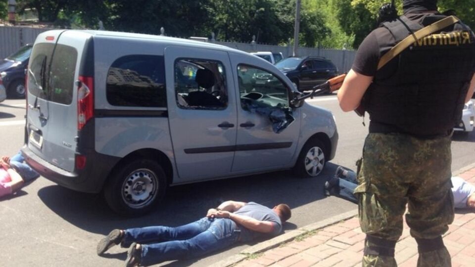 В Киеве произошла стрельба с погоней: милиция задержала подозреваемых в организации конвертцентра. Фоторепортаж