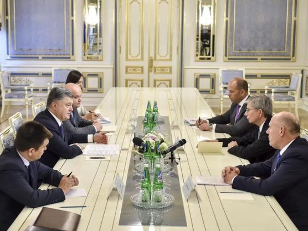 Петр Порошенко провел встречу с представителями украинской диаспоры