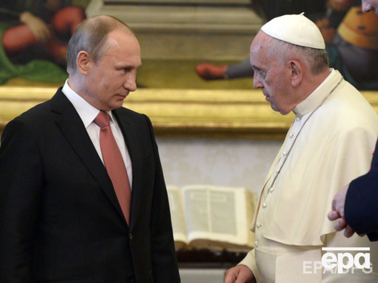 Путин встретился с папой римским в Ватикане