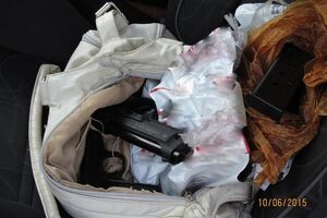 52 пистолета пытались перевезти в женской сумке