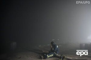 Спасатели с понедельника тушат пожар на нефтебазе под Киевом