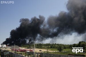 Под Киевом с понедельника горит нефтебаза