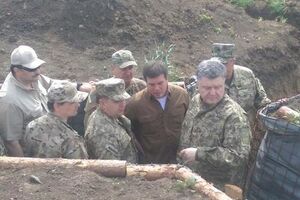 Петр Порошенко осмотрел строительство фортификационных сооружений под Мариуполем