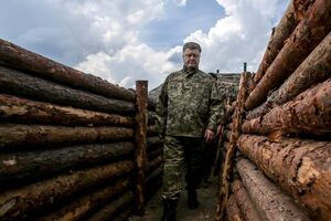 В Мариуполе Порошенко осмотрел фортификационные сооружения и представил нового губернатора. Фоторепортаж