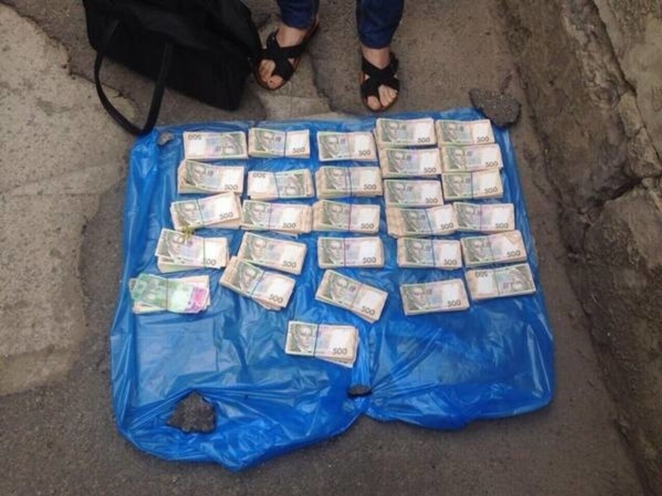 Чиновник задержан при получении взятки