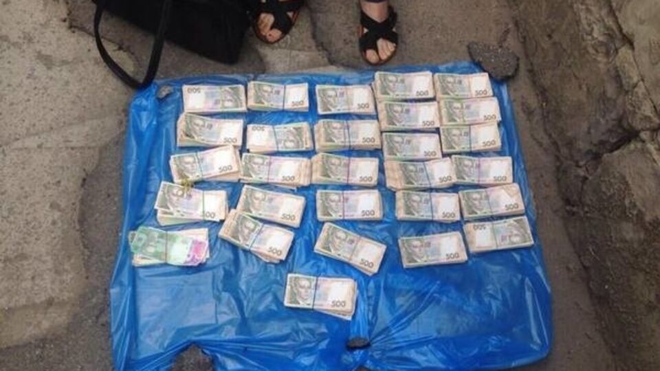 Чиновник задержан при получении взятки