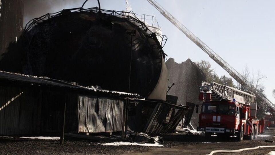 ГСЧС: На территории нефтебазы под Киевом обнаружено еще одно тело неизвестного погибшего