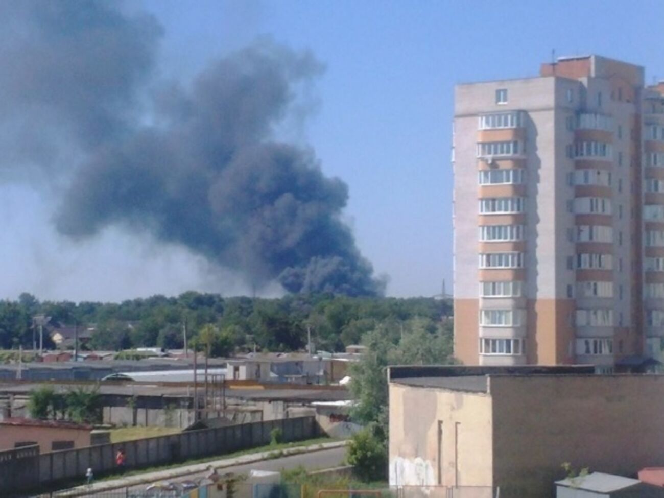 Дым от пожара в Броварах