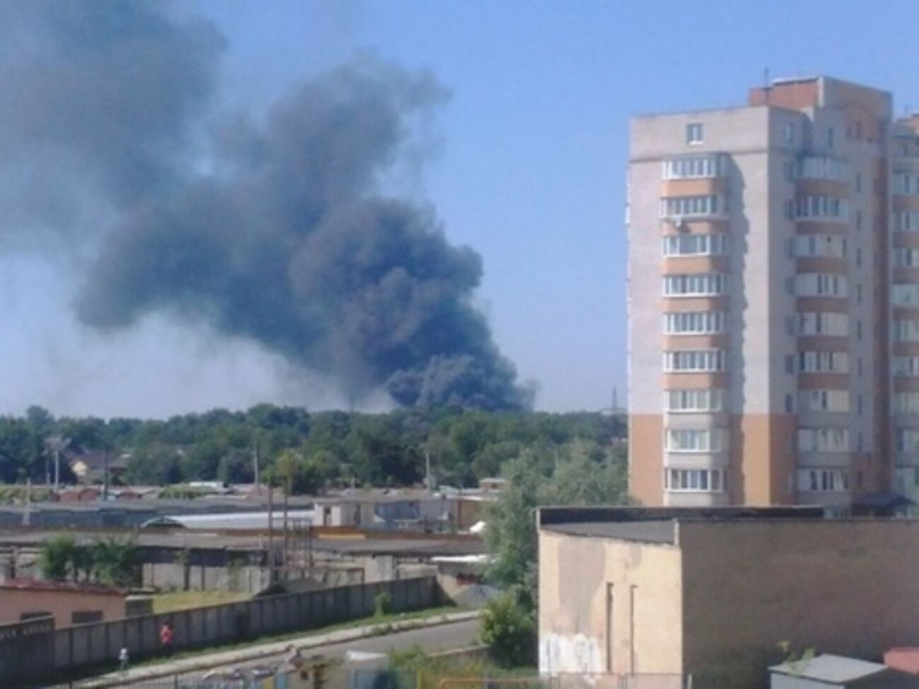 Дым от пожара в Броварах