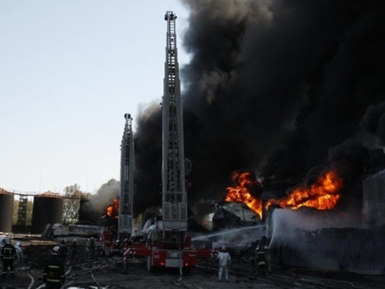 В компании&nbsp;"БРСМ-Нафта" настаивают, что&nbsp;все требования техники безопасности на нефтебазе выполнялись, на объекте сохранялся только бензин, дизель и смазки