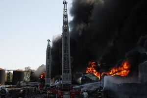 В компании "БРСМ-Нафта" настаивают, что все требования техники безопасности на нефтебазе выполнялись, на объекте сохранялся только бензин, дизель и смазки