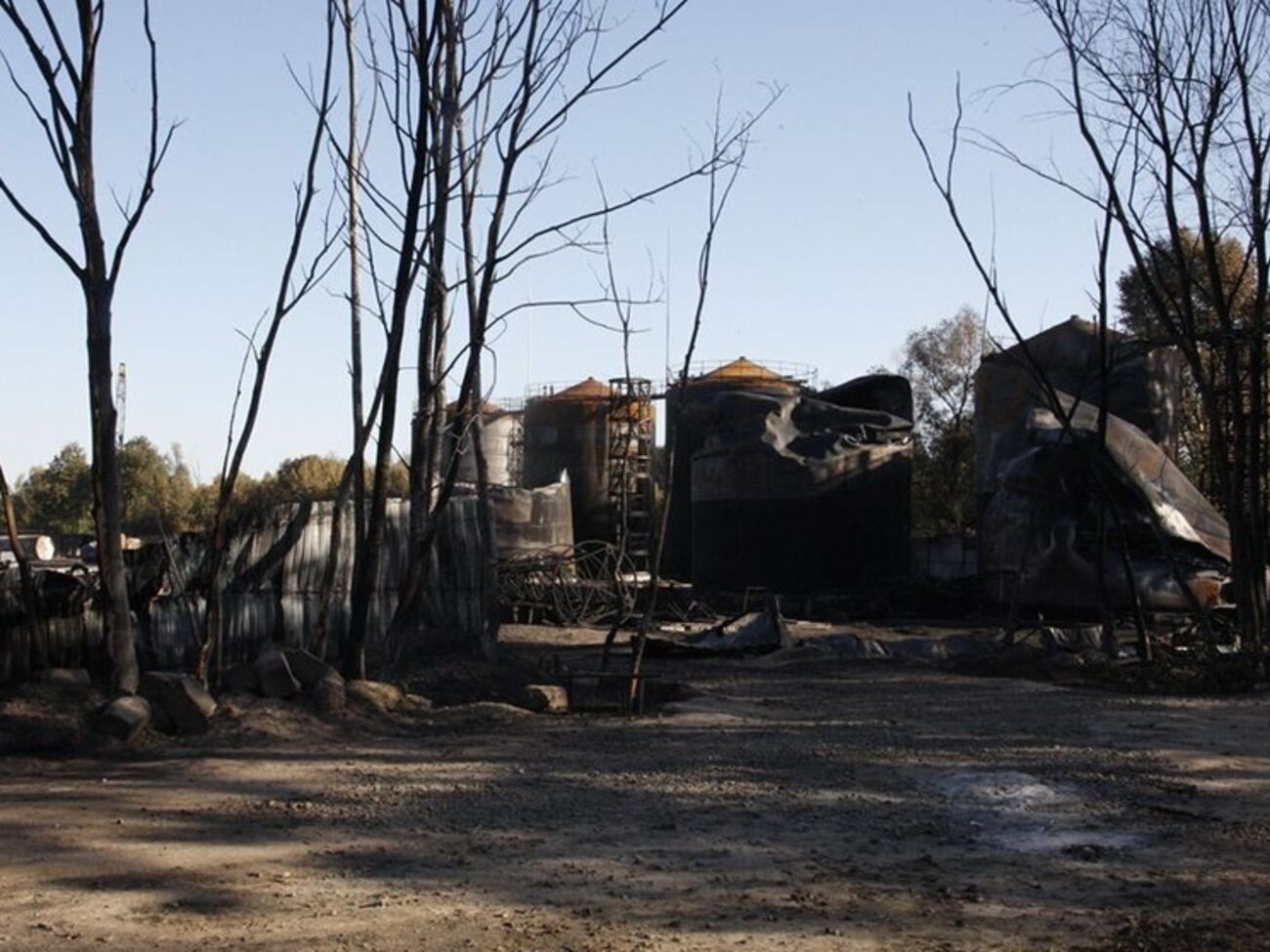 На нефтебазе "БРСМ-Нафта" под Киевом продолжаются работы по ликвидации пожара