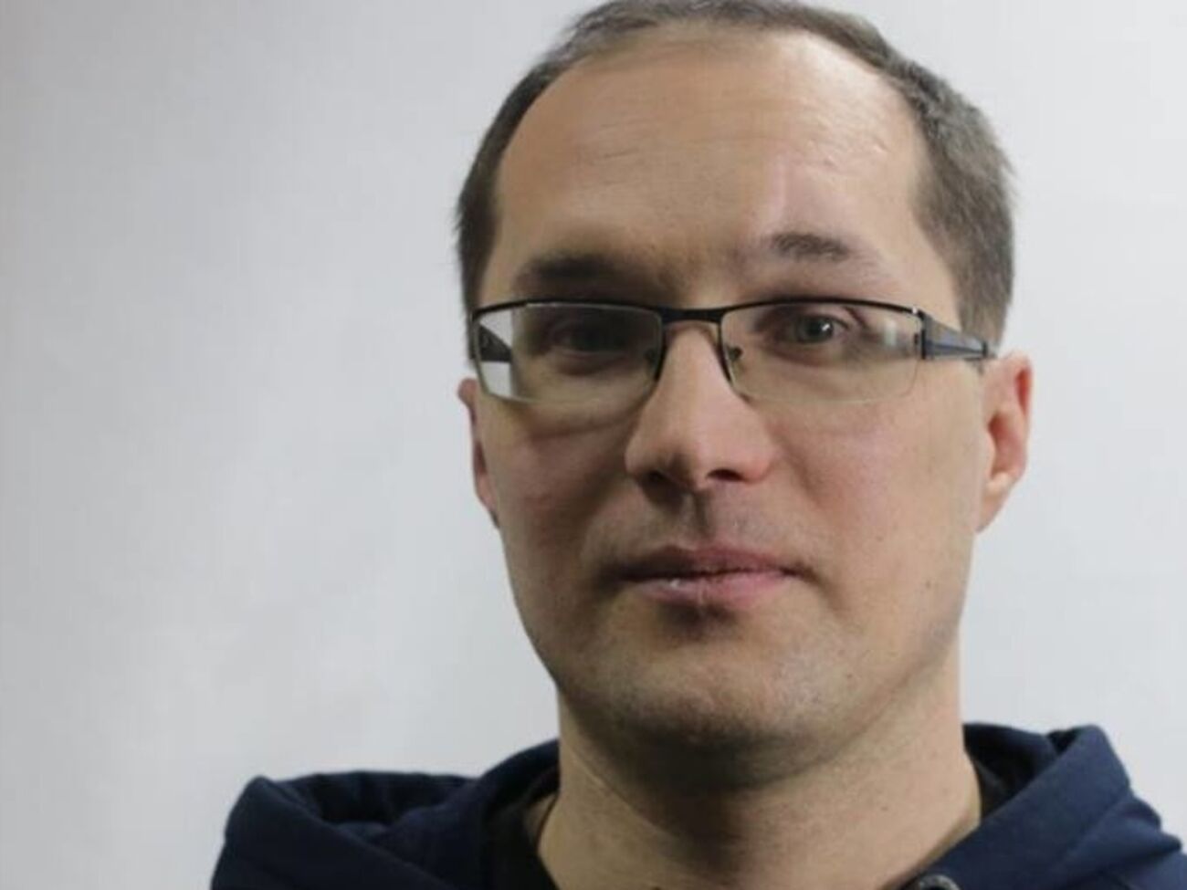 Юрий Бутусов: Противник занял угрожающую позицию и действительно может наступить. Но положение сохраняется больше года