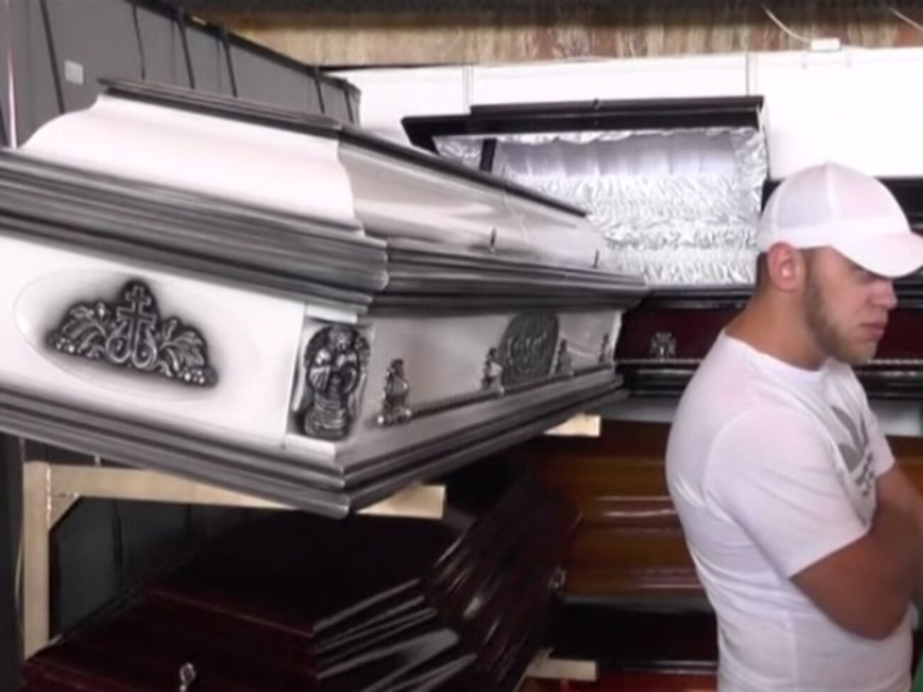 Похоронную продукцию на выставку привезли со всей России