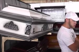 Похоронную продукцию на выставку привезли со всей России