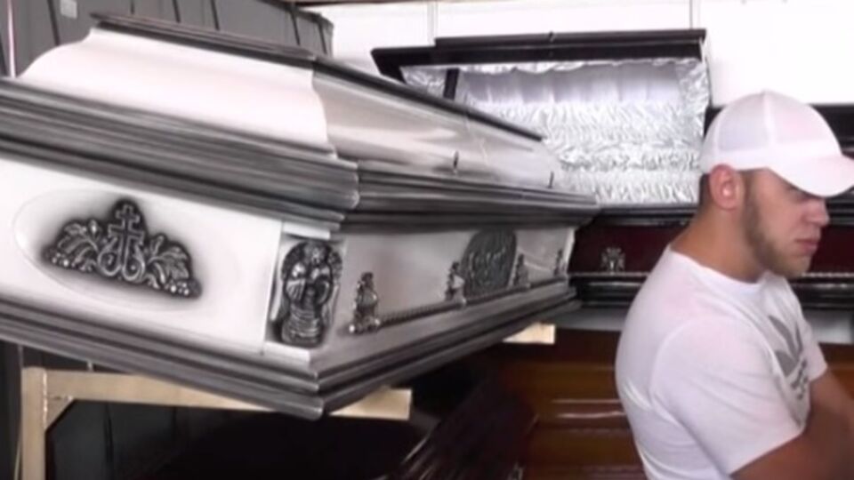 Похоронную продукцию на выставку привезли со всей России