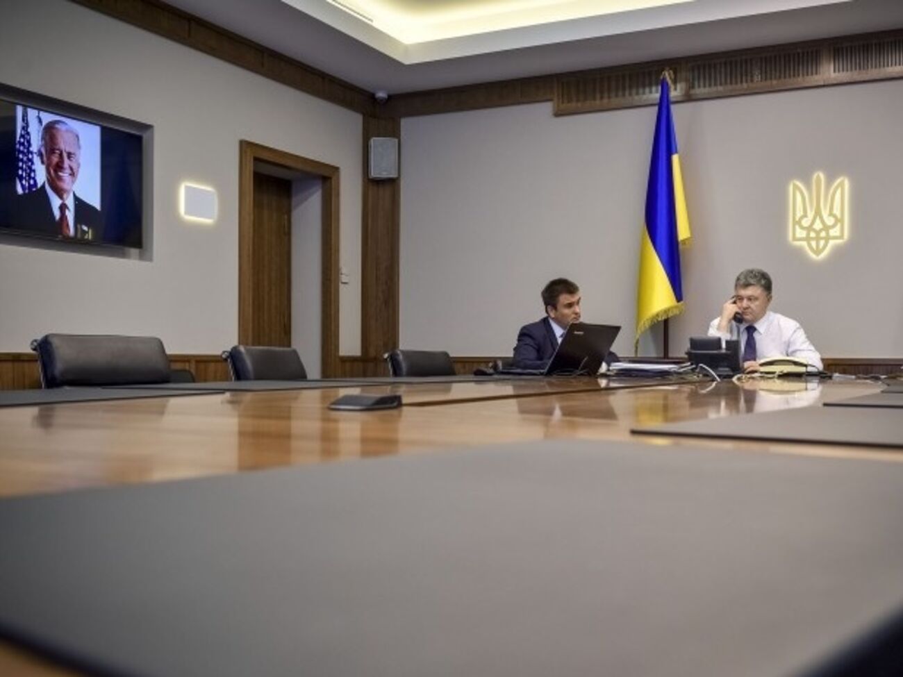 Порошенко и Байден обсудили возможности дальнейшей макрофинансовой поддержки Украины