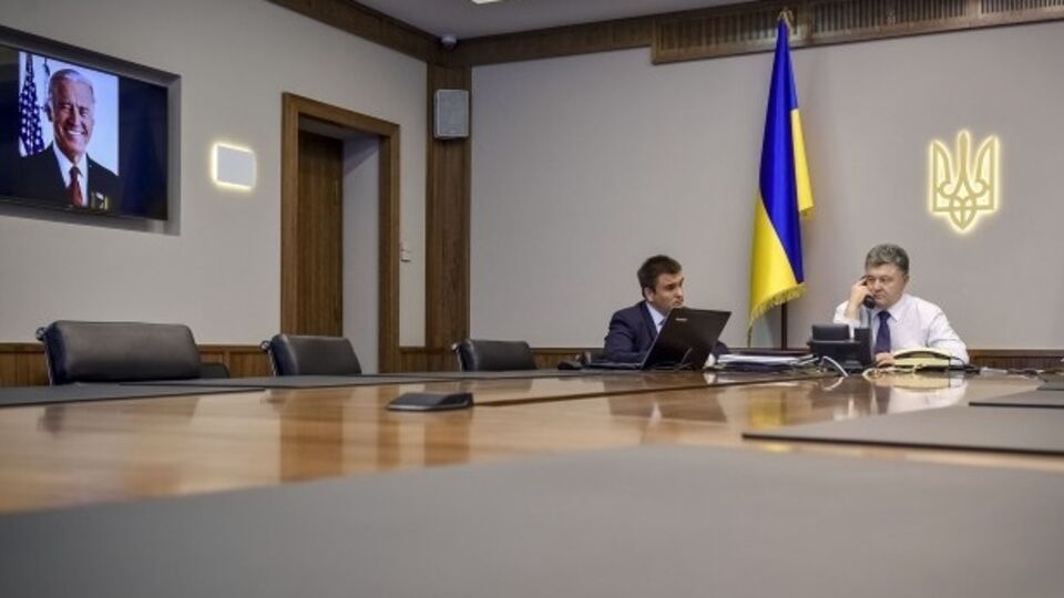 Порошенко и Байден обсудили возможности дальнейшей макрофинансовой поддержки Украины