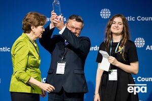 Премию свободы получает Донецкий университет