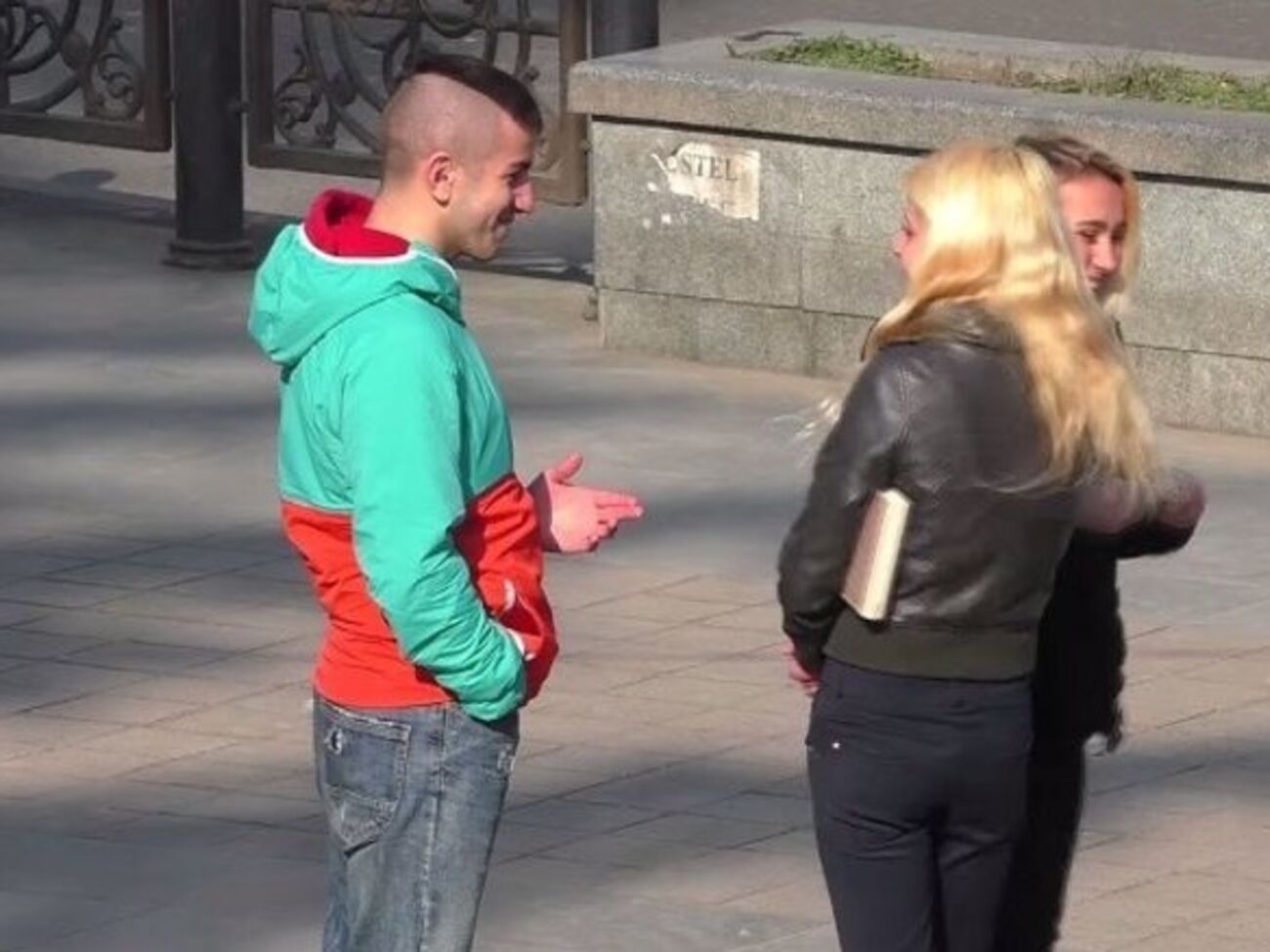 Пранкеры провели эксперимент, предложив секс грузинским и российским девушкам. Видео