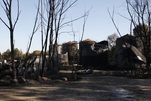 На территории нефтебазы "БРСМ-Нафта" вблизи Василькова Киевской области не осталось очагов открытого огня. Угрозы распространения пожара нет